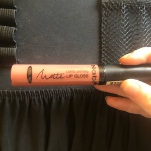 Nabi Matte Long Lasting Lipgloss